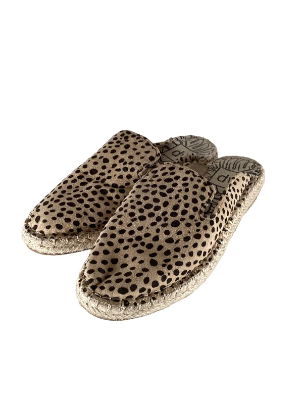 Flats with premium embroidered designs-Shoes Flats By Dv In Animal Print, Size: 6