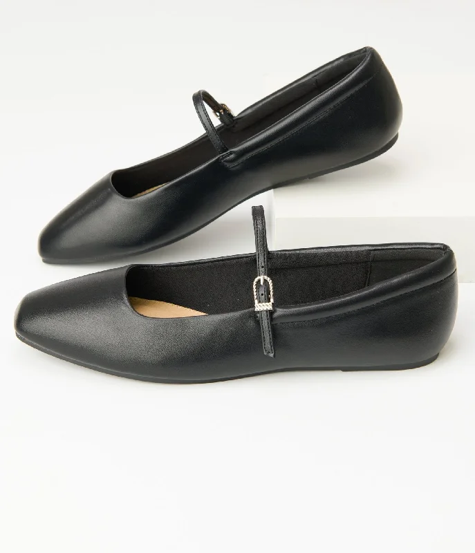 Flats with abstract stylish weaves-1960s Black Leatherette Flats