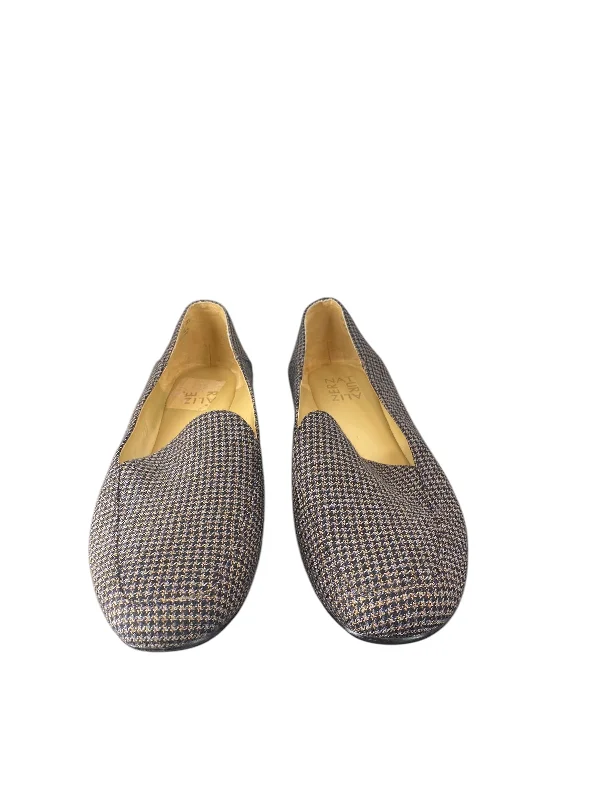 Flats with rubber non-slip sole-Shoes Flats By Clothes Mentor In Plaid Pattern, Size: 9.5