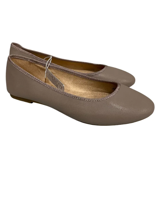 Flats with breathable mesh lining-Shoes Flats By Old Navy In Beige, Size: 10